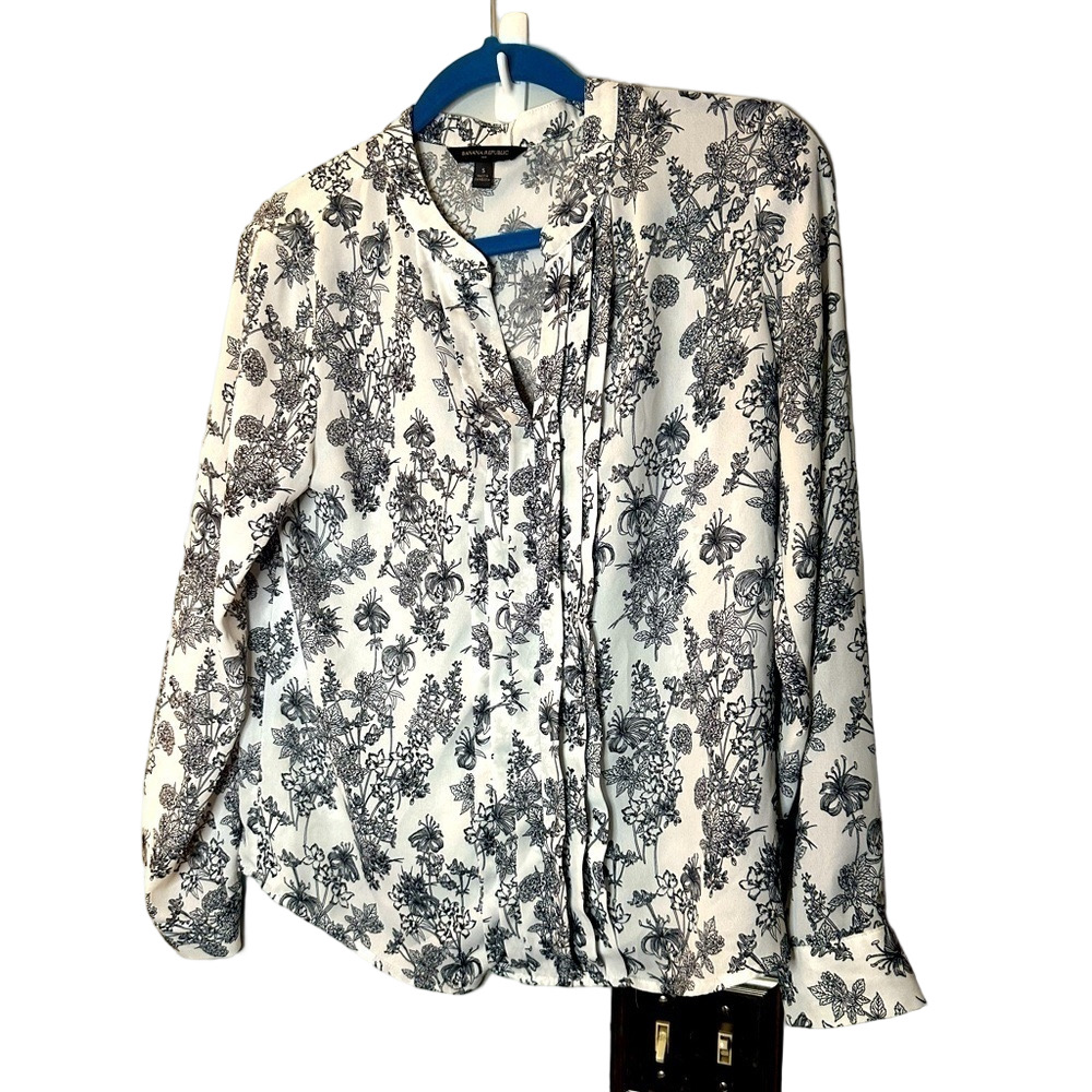 Banana Republic Small long sleeve white and black floral top